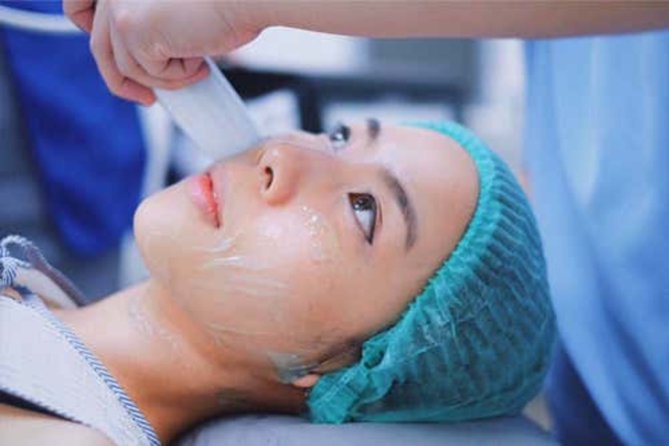 ทำ HIFU ด้วยเครื่อง Liftera 200 ช็อต บริเวณใบหน้า 1 ครั้ง ที่ The East Clinic