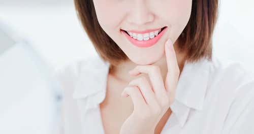 ทำรีเทนเนอร์แบบลวดหรือแบบใส 1 ชิ้น ฟันบนหรือล่าง ทุกแบบ เลือกสีและลายได้ ที่ Deezy Dental Home