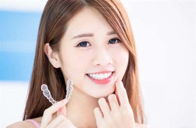 คอร์สจัดฟันแบบใส Invisalign Full Comprehensive ฟันบนและล่าง ที่ Tooth Box Dental Clinic (คลินิกทันตกรรมทูธบอกซ์)