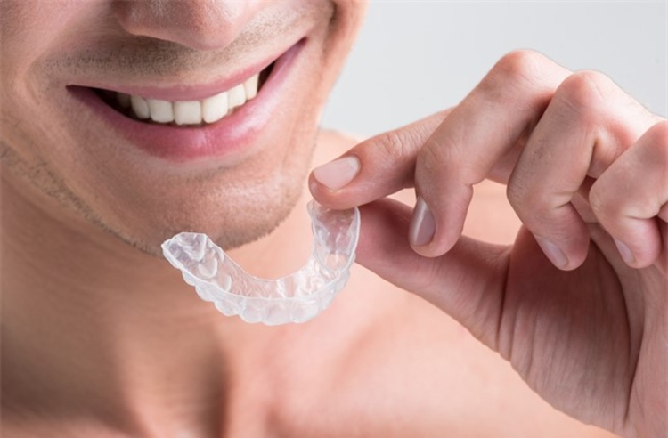 คอร์สจัดฟันแบบใส Clear Aligner 1 เซ็ต ฟันบนหรือล่าง (แล็บไทย) ที่ บ้าน ฟ. ฟัน คลินิกทันตกรรม (Baanforfun Dentistry)