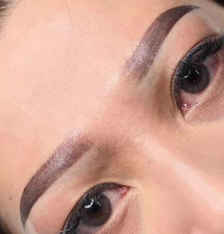 สักคิ้วไล่เฉดสี 1 ครั้ง (เติมฟรี 1 ครั้ง) ที่ Lucky 3D Eyebrow