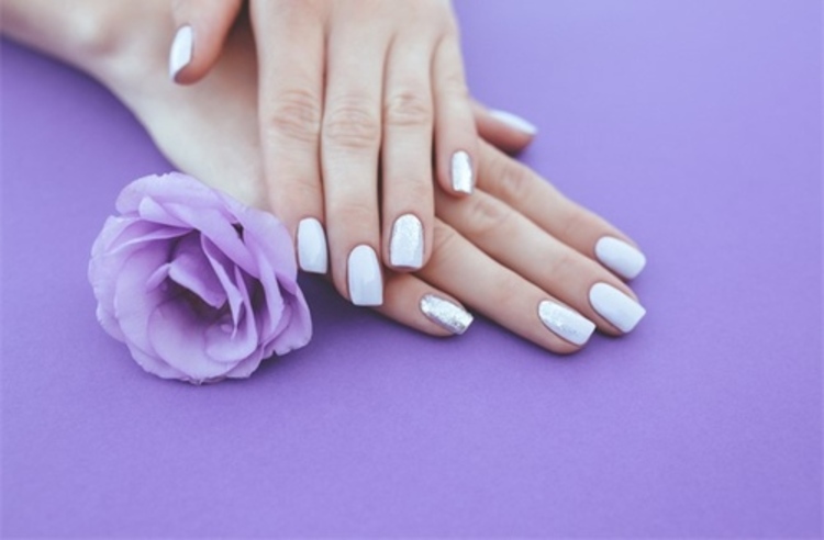 ทาเล็บมือหรือเท้า 2 ข้าง แบบธรรมดา (เลือกได้ 1 สี) 1 ครั้ง ที่ Nail Parfait