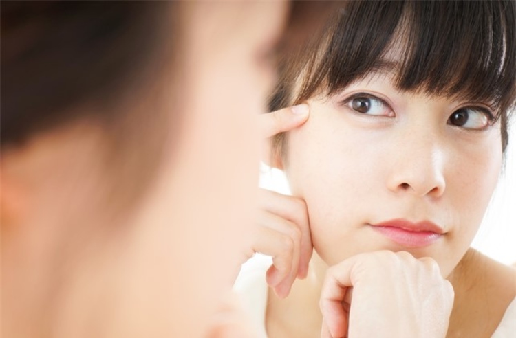 ผลักวิตามินและความชุ่มชื้นให้ผิวหน้าด้วยความเย็น (Cooling Facial) 1 ครั้ง ที่ Levince Clinic