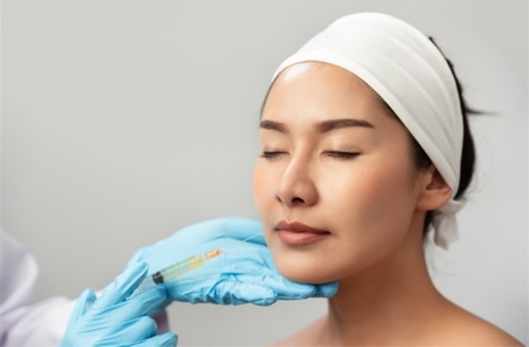 ฉีดสารเติมเต็มอเมริกา Juvederm Ultra เติมร่องแก้ม 1 ซีซี ที่ Parapin Clinic (ภราภิญ คลินิก)