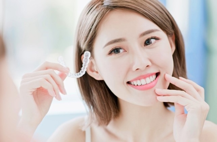 คอร์สจัดฟันแบบใส Invisalign Lite ฟันบนและล่าง ที่ Dental Design Center