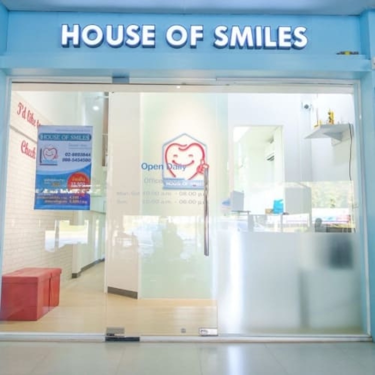 ขูดหินปูน ขัดฟัน เคลือบฟลูออไรด์ พร้อมตรวจสุขภาพฟัน ที่ House of Smiles