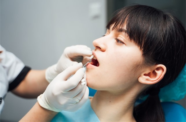รักษารากฟันหน้า 1 ซี่ (ตามแพทย์ประเมิน) ที่ Teeth Solution Clinic