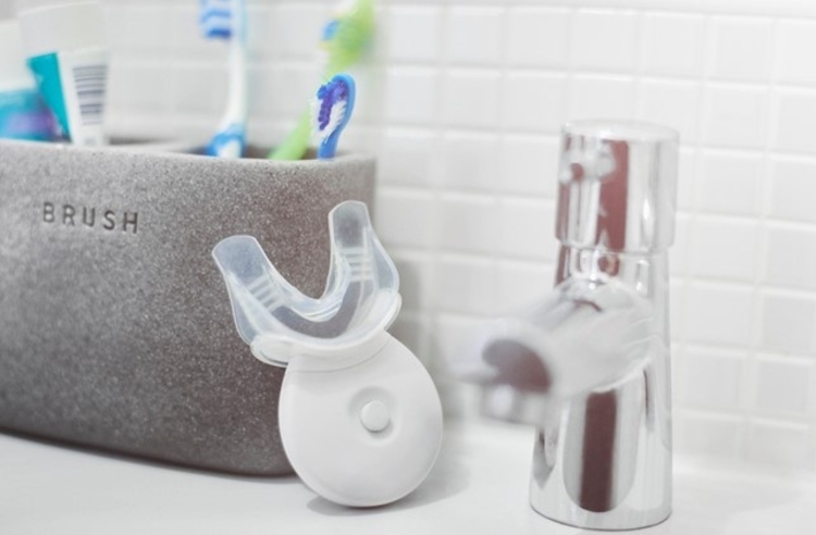 ชุดฟอกสีฟันที่บ้าน ที่ Dentalme Clinic (Chiangmai)