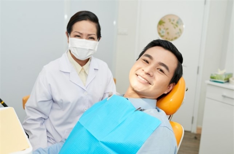 ฟอกสีฟันที่คลินิก ด้วยระบบ Zoom ที่ Iconic Dental Clinic