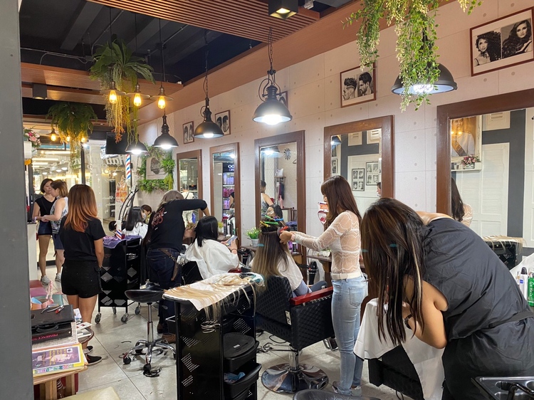 ทำ Hair Spa Treatment เพิ่มความชุ่มชื้นให้เส้นผม 1 ครั้ง ที่ The Hairist