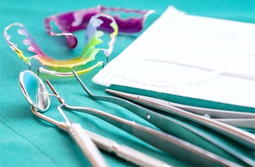 ทำรีเทนเนอร์แบบลวด 1 ชิ้น ฟันบนหรือล่าง ที่ Lets Smile Dental Clinic