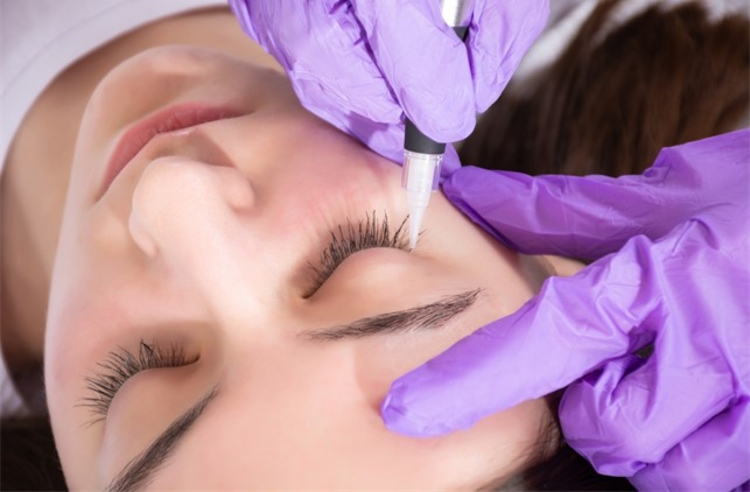สักขอบตาอินเนอร์ไลเนอร์ (Inner Eye Line Tattoo) 2 ข้าง 1 ครั้ง ที่ LK Beauty Center