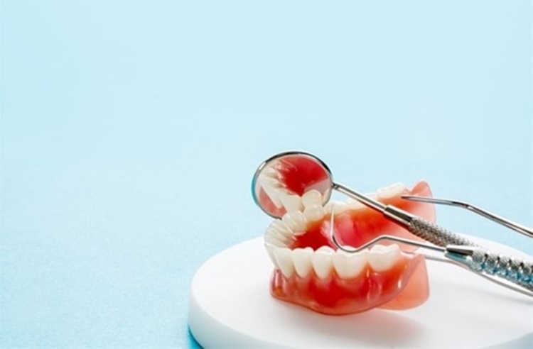 ทำฟันปลอมโครงพลาสติก ชนิดถอดได้บางส่วน 1 ชิ้น รวมฟัน 1 ซี่ ที่ Zenitoni Dental Clinic