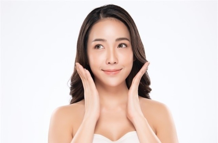 ฉีด Botulinum Toxin เกาหลี Botulax บริเวณที่มีปัญหา 100 ยูนิต 1 ครั้ง ที่ KIHS Clinic