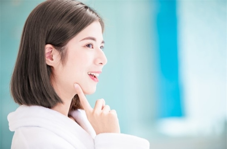 นวดหน้าและผลักวิตามิน 1 ครั้ง ที่ Arich Clinic (เอริชคลินิก)