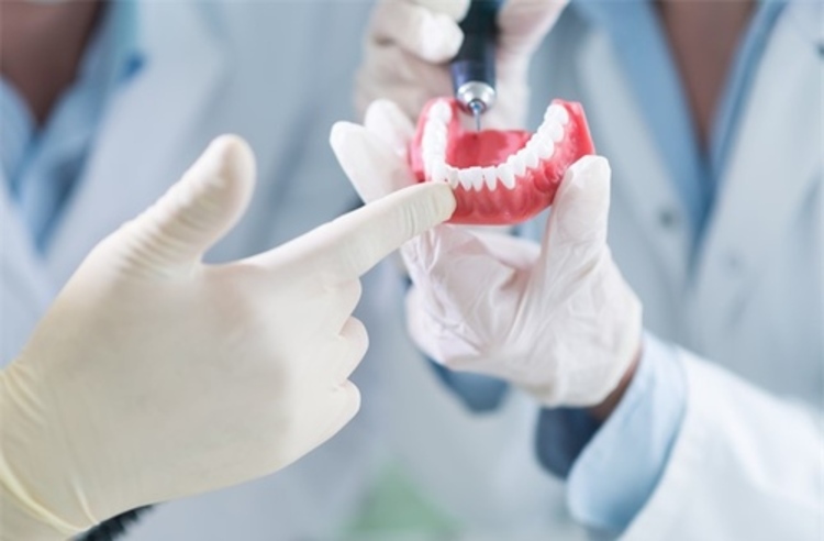 รักษารากฟันหน้า 1 ซี่ (ตามแพทย์ประเมิน) ที่ About Tooth Dental Clinic