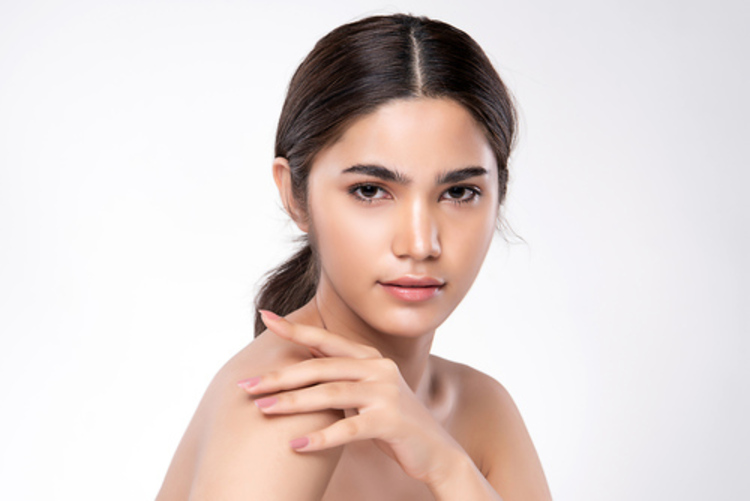 ทำ HIFU ด้วยเครื่อง ULTRAcel Q+ จำนวนช็อตตามแพทย์ประเมิน บริเวณใบหน้า เหนียง คอ 1 ครั้ง ที่ LV Aesthetic By Dr.Lucy