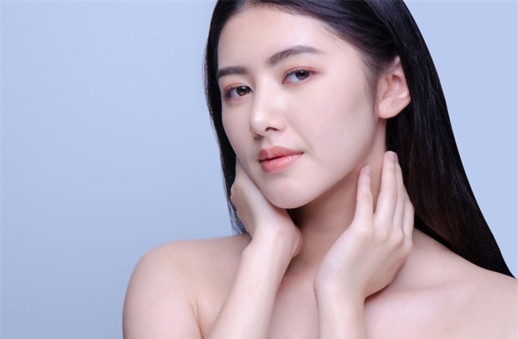 ทำ HIFU ด้วยเครื่อง Hi-Queen จำนวนช็อตตามแพทย์ประเมิน บริเวณใบหน้า 1 ครั้ง ที่ La Grace Clinic