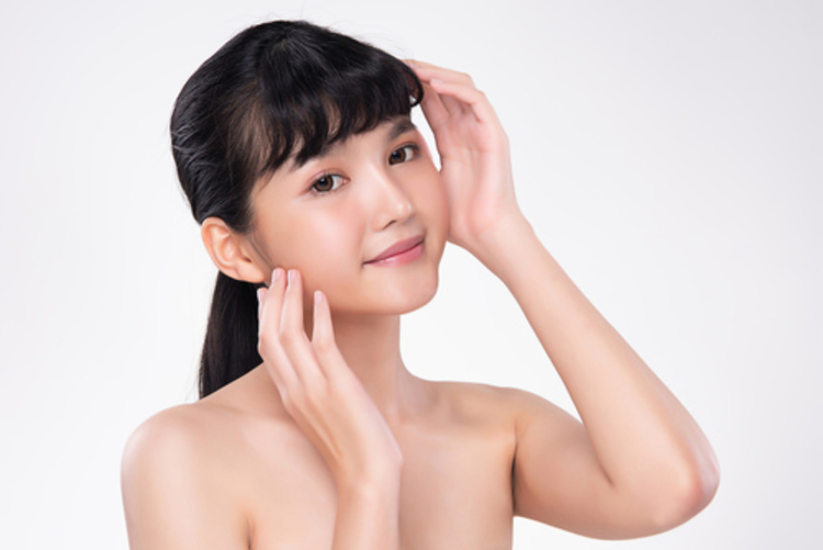 ทำ HIFU ด้วยเครื่อง Ultra Smaz 200 ช็อต บริเวณกรอบหน้าและเหนียง 1 ครั้ง พร้อม Firmming Mask 1 ครั้ง ที่ Moji Clinic