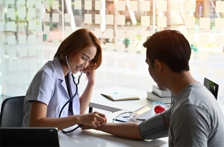 ตรวจระดับฮอร์โมนเพศชาย (Essential Hormones Package) 9 รายการ ด้วยการตรวจเลือด ที่ Thrive Wellness