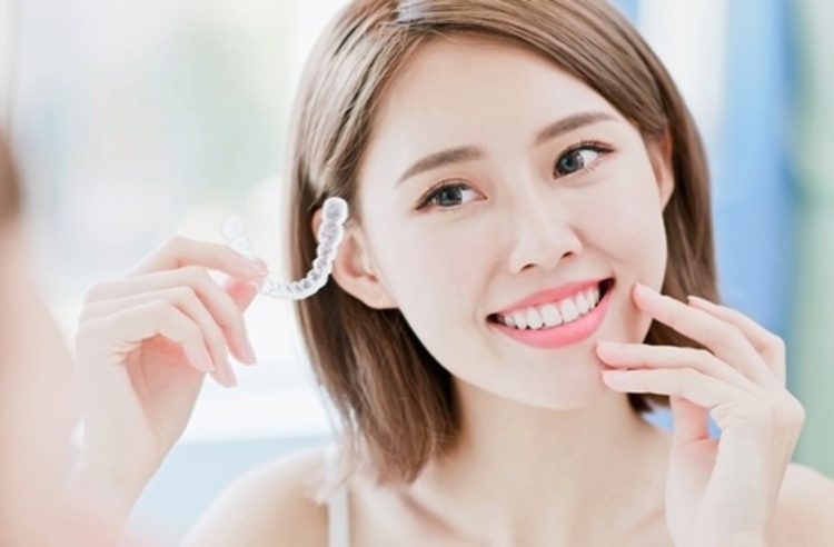 คอร์สจัดฟันแบบใส Invisalign i7 ฟันบนและล่าง ที่ Bangkok Smile Dental