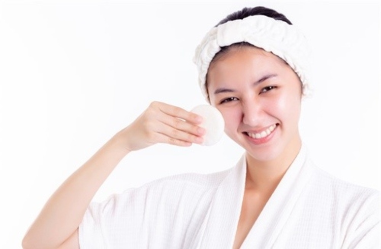 ทรีตเมนต์ผลักวิตามิน ให้ผิวหน้าดูกระจ่างใส (Flashy Face Treatment) 1 ครั้ง ที่ The Rejuv Clinic