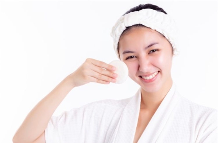 คอร์ส Flashy Face Treatment ผลักวิตามินเพื่อปรับสภาพผิวหน้าให้ดูกระจ่างใส 3 ครั้ง ที่ The Rejuv Clinic