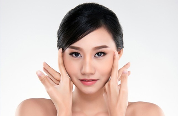 คอร์สทำ RF Facial Lifting ยกกระชับ สลายเซลลูไลท์ส่วนเกินบนใบหน้า 5 ครั้ง ที่ Levince clinic