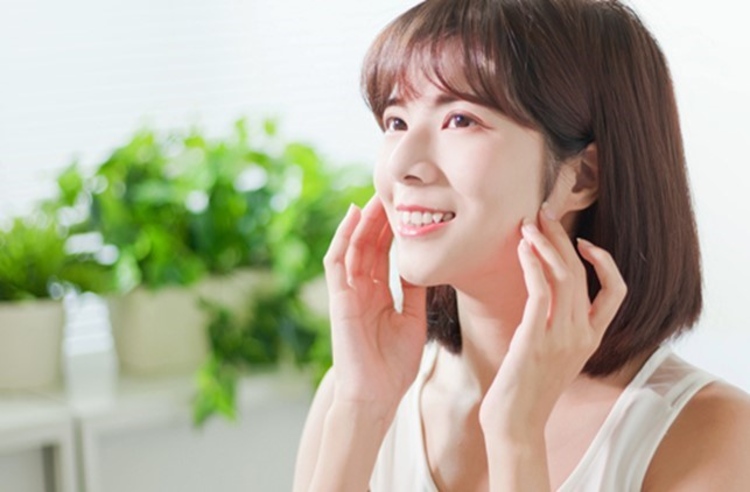 E-Smooth Laser รักษาหลุมสิวตื้นและรูขุมขนกว้าง ทั่วใบหน้า จำนวนช็อตขึ้นอยู่กับแพทย์ประเมิน 1 ครั้ง ที่ The Rejuv Clinic