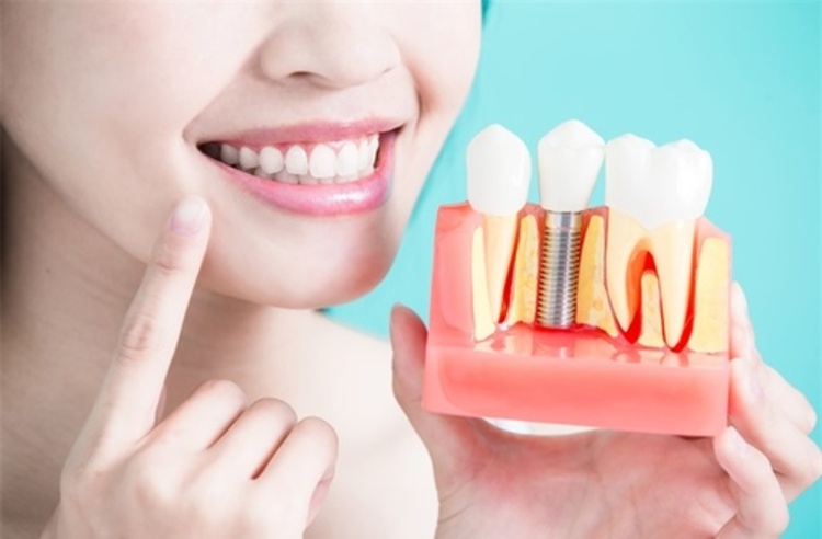 รักษารากฟันหน้า 1 ซี่ ที่ Ivory House Dental Clinic