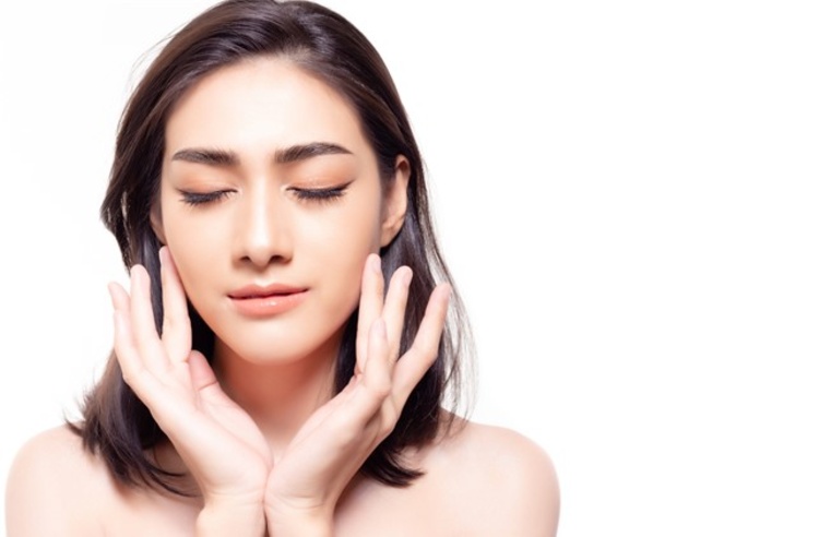 ฉีดสารเติมเต็มเกาหลี Neuramis 1 ซีซี บริเวณร่องแก้ม 1 ครั้ง ที่ Millennium Anti Aging Clinic