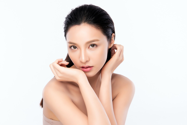 ให้วิตามินทางหลอดเลือดดำ สูตร White Celebrity 1 ครั้ง ที่ Levince clinic