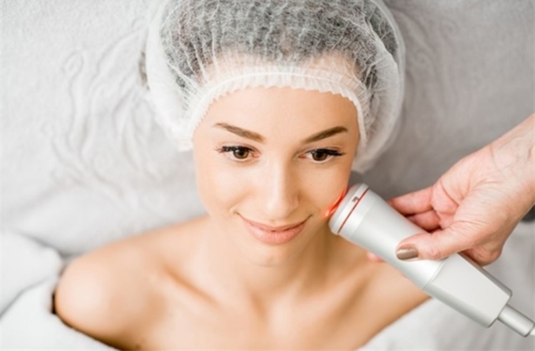 ทำ IPL ไม่จำกัดช็อต ทั่วใบหน้า 1 ครั้ง ที่ Bellalin Clinic