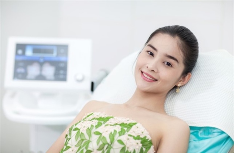 เลเซอร์ Q-Switch ไม่จำกัดช็อต ทั่วใบหน้า 1 ครั้ง ที่ Bellalin Clinic