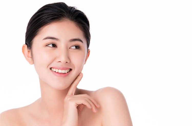 ฉีด Botulinum Toxin อเมริกา Allergan ไม่จำกัดยูนิต ขึ้นอยู่กับแพทย์ประเมิน บริเวณกรอบหน้า 1 ครั้ง ที่ Ai-Haus Clinic