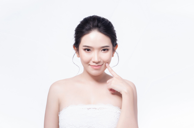 ทำ IPL ปรับสภาพผิวหน้าให้ดูกระจ่างหน้าใส และฉายแสง Biolight 1 ครั้ง ที่ Forresthe Clinic