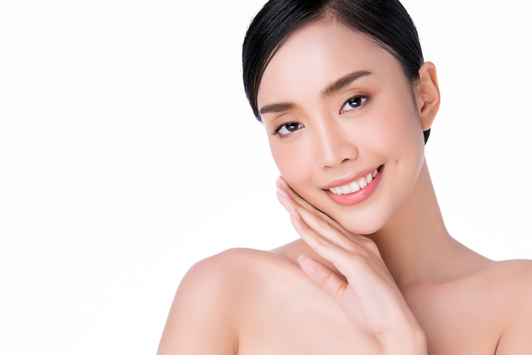 ฉีด Botulinum Toxin ฮ่องกง BTXA ไม่จำกัดยูนิต ขึ้นอยู่กับแพทย์ประเมิน บริเวณกรอบหน้าและกราม 1 ครั้ง ที่ VB Clinic