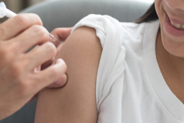 คอร์สฉีดวัคซีน HPV ป้องกันมะเร็งปากมดลูก ชนิด 4 สายพันธุ์ 3 เข็ม สำหรับผู้หญิงหรือผู้ชายที่อายุ 15 ปีขึ้นไป ที่ โรงพยาบาลพญาไท 2