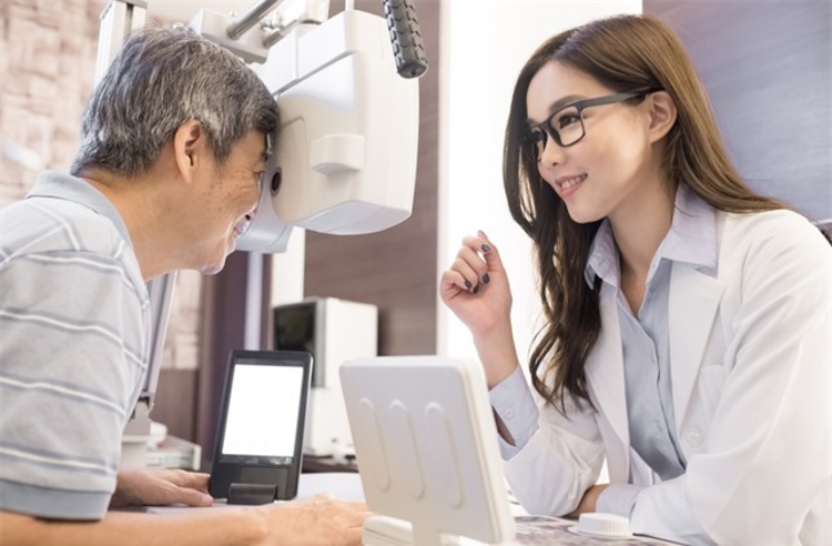 ผ่าตัดปรับค่าสายตา ด้วยเทคนิค ReLEx SMILE สำหรับตา 2 ข้าง ที่ โรงพยาบาลพระรามเก้า